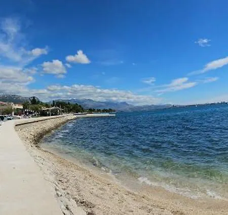 Δωμάτια σε οικογενειακή κατοικία By Osibov, Near Split With Pool