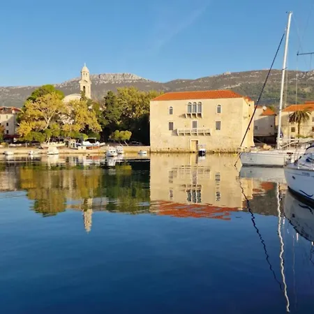Δωμάτια σε οικογενειακή κατοικία By Osibov, Near Split With Pool *