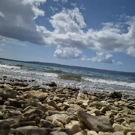 Δωμάτια σε οικογενειακή κατοικία By Osibov, Near Split With Pool Kaštela