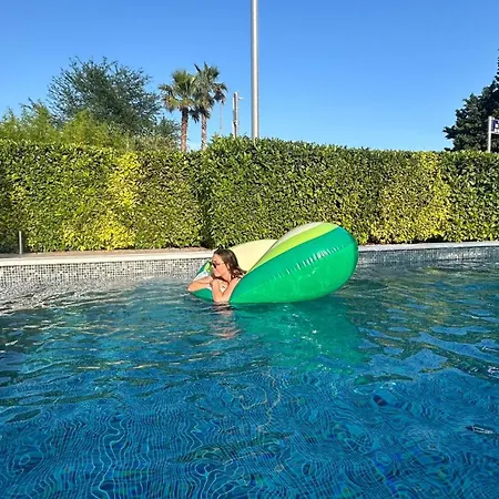 Δωμάτια σε οικογενειακή κατοικία By Osibov Private For Families And Groups With Pool