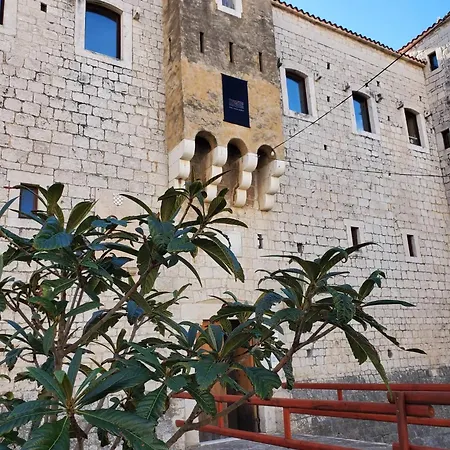 Δωμάτια σε οικογενειακή κατοικία By Osibov Private For Families And Groups With Pool Kaštela