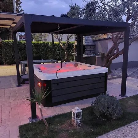 Δωμάτια σε οικογενειακή κατοικία By Osibov Private For Families And Groups With Pool Kaštela